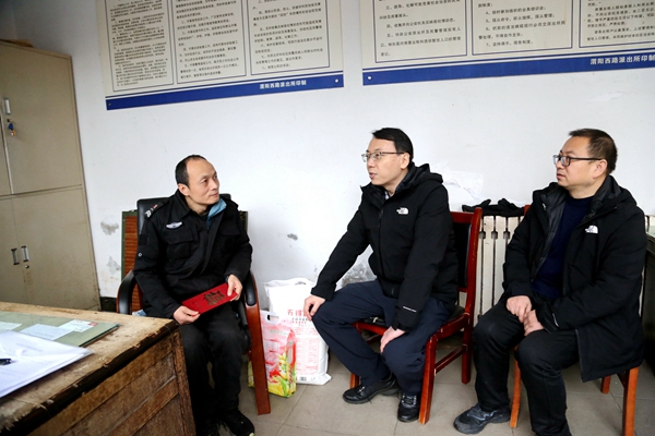 陜西地礦區(qū)研院領(lǐng)導(dǎo)班子開展節(jié)前走訪慰問
